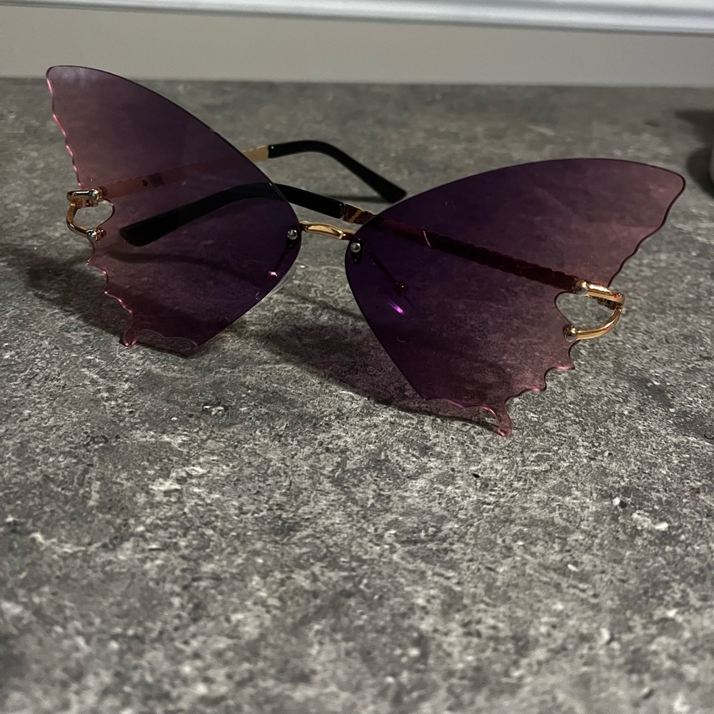 PURPLE BUTTERFLY SUNGLASSES